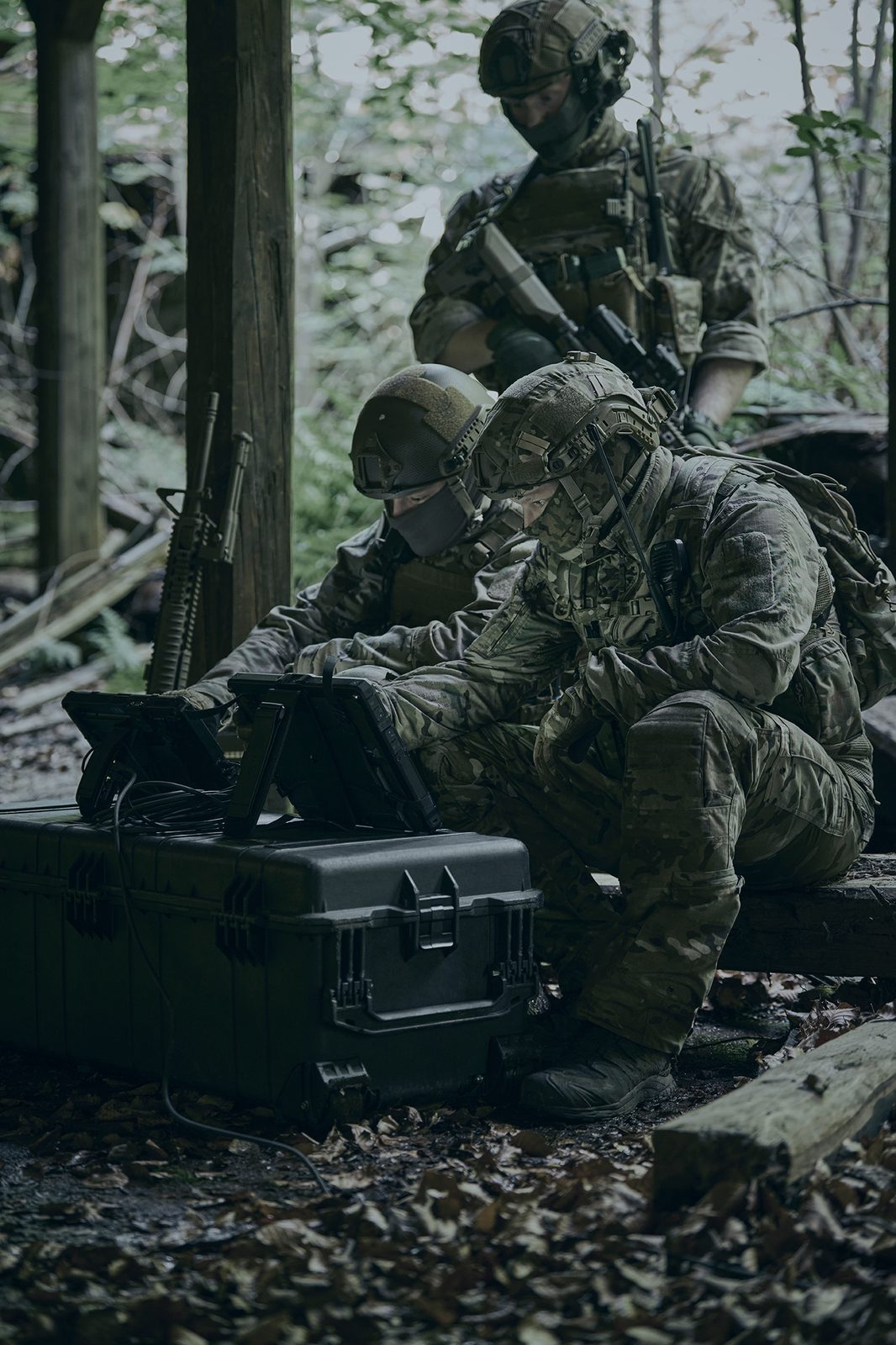 Tactical awareness — operator establishing real-time awareness close to contact